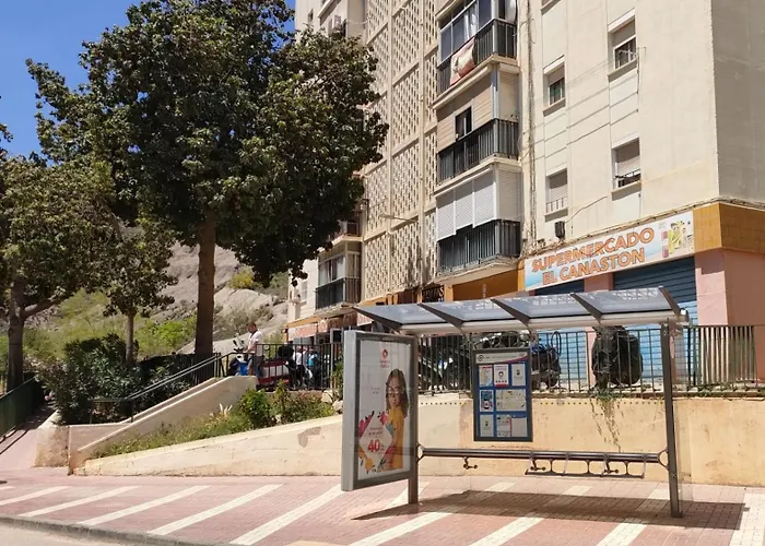 El Piso Espacioso Para Un Grupo De Amigos