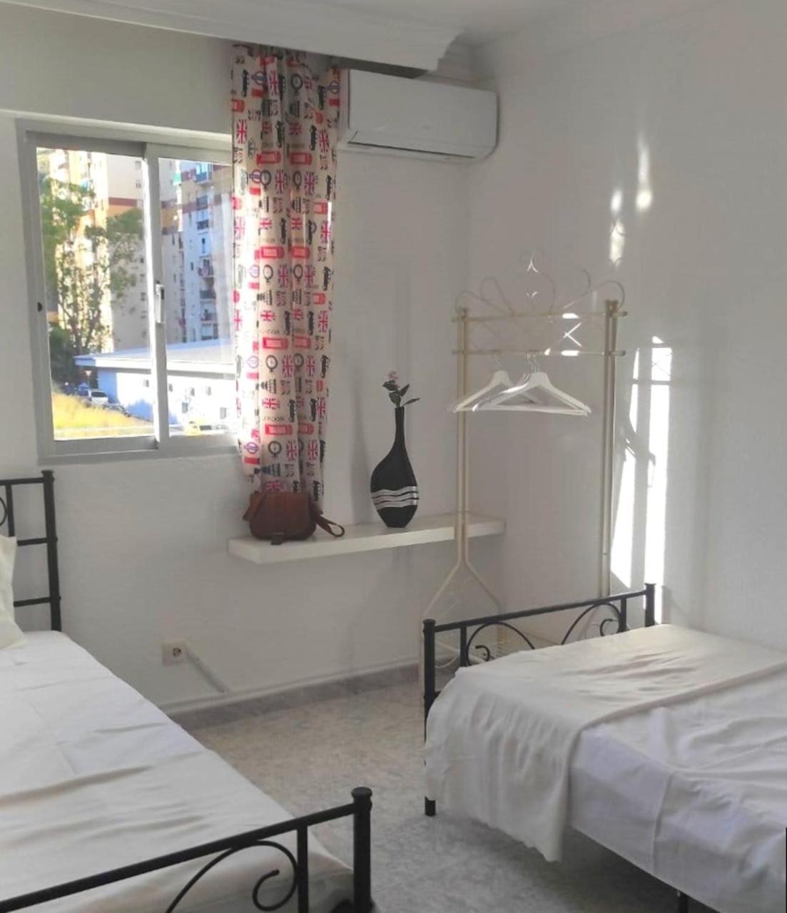 El Piso Espacioso Un Grupo De Amigos Apartment